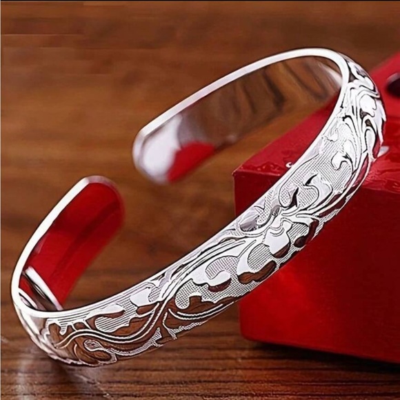 Elegant S925 Sterling Silver Cuff Bracelet - Picture 1 of 6